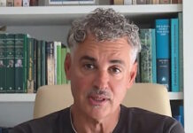 Ο Άρης Σπηλιωτόπουλος απαντά σε όσους σχολίασαν το νέο του look – «Τα τρολάκια Μητσοτάκη»