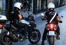 Ηλιούπολη: Συνελήφθησαν δύο 17χρονοι που άρπαξαν αλυσίδες από γυναίκες
