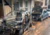 Πειραιάς: Αυτοκίνητο «λαμπάδιασε» την ώρα του παρκαρίσματος – Σώοι οι 2 επιβάτες, ζημιές σε άλλα 5 οχήματα