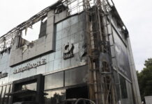 Γλυφάδα: Εμπρηστική η επίθεση στην αντιπροσωπεία αυτοκινήτων – Με 2 γκαζάκια έκαναν στάχτη τα οχήματα