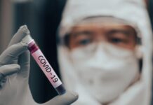 Μεγάλη έξαρση της COVID-19 στην χώρα μας: Κατά 1.050% αυξήθηκαν τα αντιιικά μέσα σε 1,5 μήνα – Το «καμπανάκι» των γιατρών