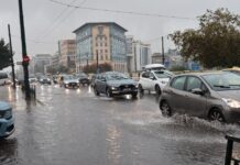 Καιρός αύριο: Βροχές και ισχυρές καταιγίδες – Χαμηλές για την εποχή θερμοκρασίες
