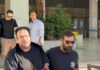 Ο Φίλιππος Καμπούρης μεταφέρεται στα δικαστήρια της Ευελπίδων – «Είμαι αθώος, είναι σκευωρία» είπε στους δημοσιογράφους