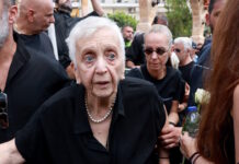 Συγκλονίζει η μητέρα του Γιώργου Μαζωνάκη: «Κλαίω συνέχεια, δικαίωση για το παιδί μου»