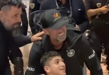 Ο Γιούργεν Κλοπ φωτογραφήθηκε με τον Γιάννη Παπαστεφανάκη έξω από την Τούμπα