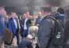 Εκδήλωση για τα 52 χρόνια ΝΔ: Κακλαμάνης και Θεμιστοκλέους έδωσαν τις πρώτες βοήθειες σε γυναίκα που αισθάνθηκε αδιαθεσία