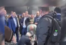 Εκδήλωση για τα 52 χρόνια ΝΔ: Κακλαμάνης και Θεμιστοκλέους έδωσαν τις πρώτες βοήθειες σε γυναίκα που αισθάνθηκε αδιαθεσία