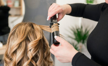 Έχετε good hair day; Έτσι θα κρατήσετε το χτένισμά σας για μέρες