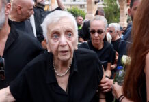 Γιώργος Μαζωνάκης: «Έχασα τον λεβέντη μου, είναι αργά πια» – Ραγίζει καρδιές η μητέρα του αείμνηστου καλλιτέχνη, Κλειώ Μαζωνάκη