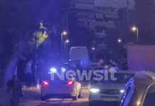 Μεταμόρφωση: Καταδίωξη με επεισοδιακό φινάλε – Συγκρούστηκε μετωπικά με άλλο ΙΧ και έπεσε σε παρκαρισμένα αυτοκίνητα
