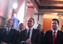 Live η συζήτηση του Κυριάκου Μητσοτάκη με τον συγγραφέα Ντάνιελ Μέντελσον
