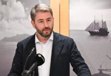 ΠΑΣΟΚ: 45 χρόνια από την κυβέρνηση της Αλλαγής με το βλέμμα στις εκλογές και τη «μάχη» με την ΕΛΑΣ