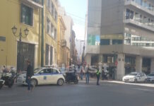 Ομόνοια: Άτομο έπεσε στο κενό από 2ο όροφο ξενοδοχείου