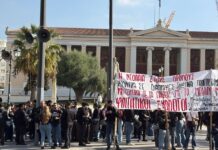 Πανεκπαιδευτικό συλλαλητήριο: Φοιτητές και εκπαιδευτικοί στα Προπύλαια, επί ποδός 3.000 αστυνομικοί