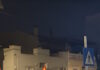 Σεπόλια: Άνδρας ανέβηκε στην ταράτσα και πετάει κεραμίδια