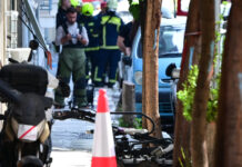 Ύποπτη τσάντα εντοπίστηκε στα Εξάρχεια: Διακοπή κυκλοφορίας στη Μπενάκη και ΤΕΕΜ στο σημείο