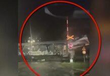 Λάρισα: Τρένο πέρασε με ανεβασμένη την μπάρα της διάβασης – Δείτε βίντεο