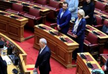 Ο Σωκράτης Βαρδάκης ορκίστηκε βουλευτής του ΣΥΡΙΖΑ – «Τίμησε και τιμά την υπογραφή του» είπε η Ρένα Δούρου που τον καλωσόρισε