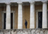 Τηλεφώνημα για βόμβα στη Βουλή – Έρευνες από το ΤΕΕΜ και ειδικά εκπαιδευμένα σκυλιά