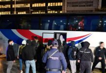 «Το Χωριάτικο»: Στην Ευελπίδων ο ιδιοκτήτης και οι ακόμη 58 συλληφθέντες – Η κινηματογραφική μεταγωγή