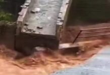 Κακοκαιρία στην Κρήτη: Συγκλονιστικό βίντεο από τη στιγμή που καταρρέει πεζογέφυρα στα Ζωνιανά