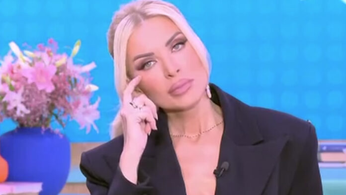 Κατερίνα-Καινούργιου-Πώς-άλλαξε-η-ζωή-της-μετά-τη-μητρότητα.jpg